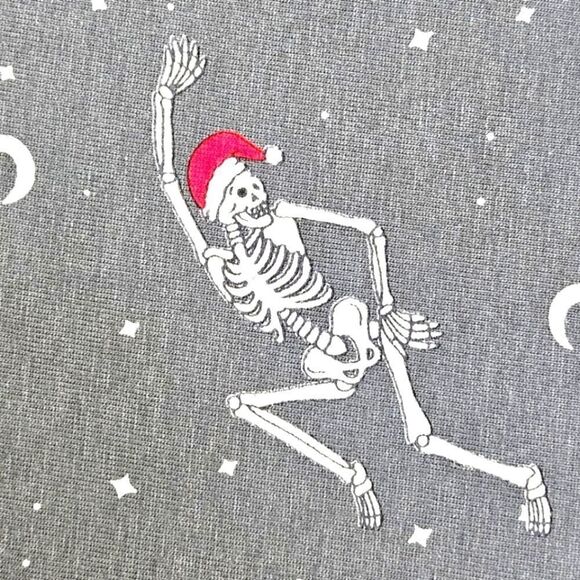 TORRIDβROCKIN AROUND DANCING SANTA SKULLS PJ SETS 3X-4X - Picture 8 of 15